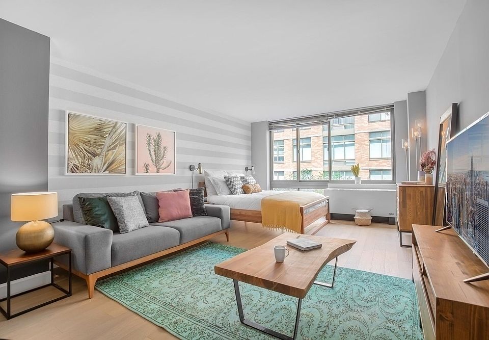 1st image of 130 W 15th St APT 4L