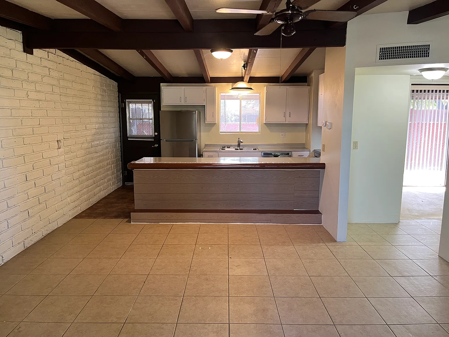 2 bed, 650 sqft, $1,150 — Photo 2