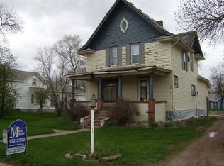 304 E 7th St, Woonsocket, SD 57385