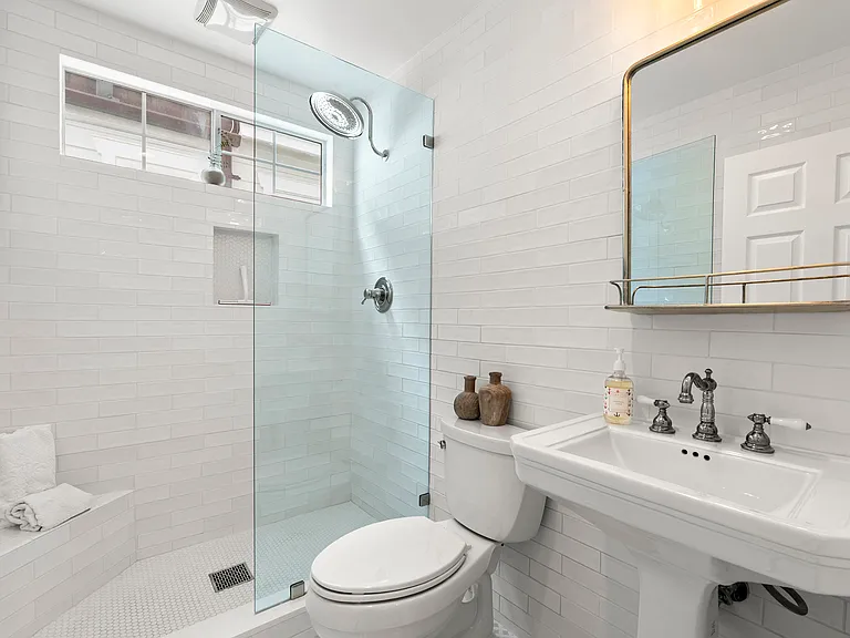 709 W Balboa Blvd — Photo 36