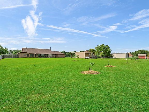 3rd image of 6921 Plantation Dr