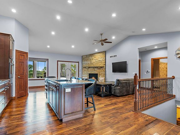 4th image of 15292 Holstein Ln