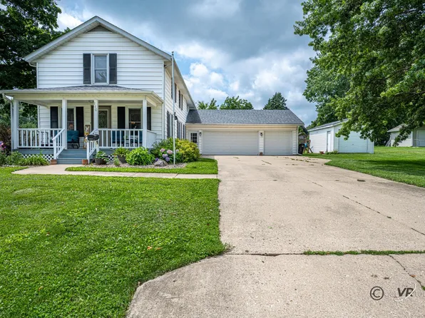 210 Center St, Dakota, IL 61018