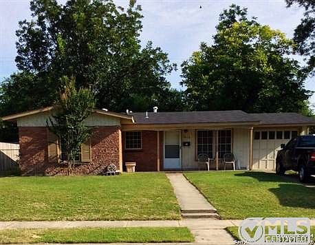 2nd image of 2418 Glen Ivy Dr