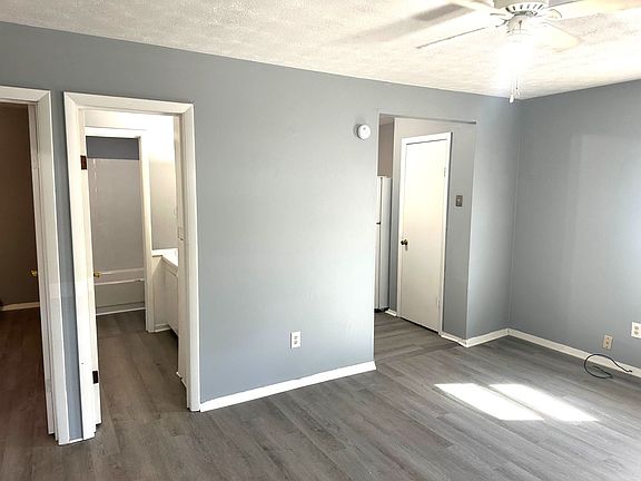 3rd image of 234-236 W Elm St #234