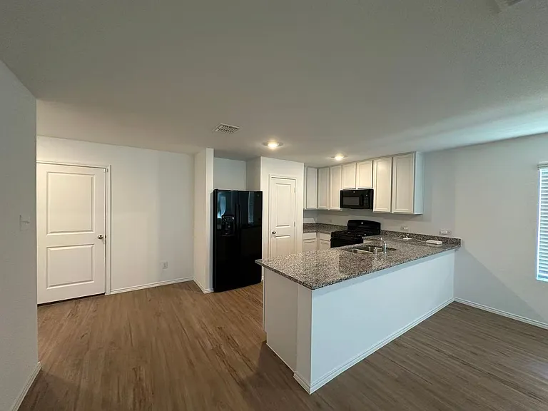 1132 Dashwood Dr — Photo 7