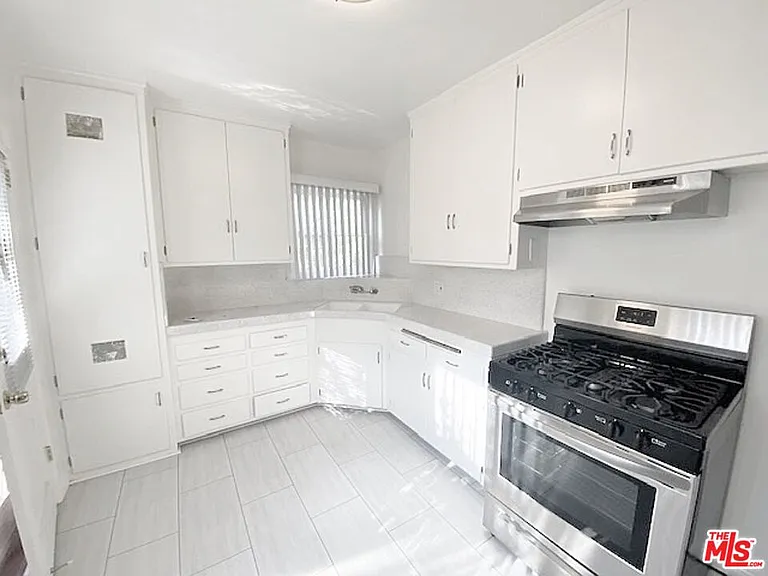 345 Burchett St — Photo 12