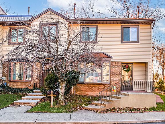 2nd image of 100 Arrowood Ct