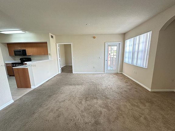 4th image of 1805 Belmont Ln #1805