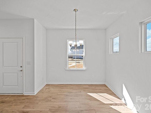 5th image of 3617 Edisto Pl