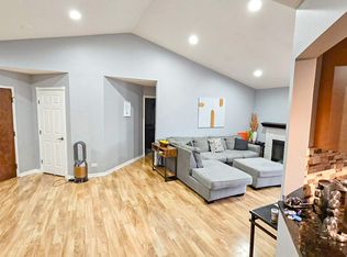 1800 Fox Run Dr, Elk Grove Village, IL 60007