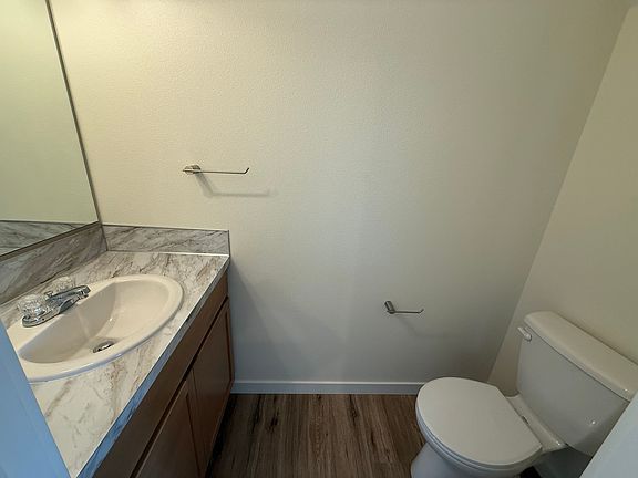 5th image of 1120 SE Walnut St #C