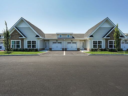 1 Fl, garage w/hvac & attic!