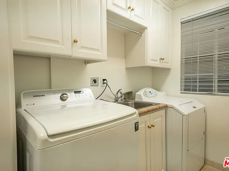 2461 Jupiter Dr — Photo 16