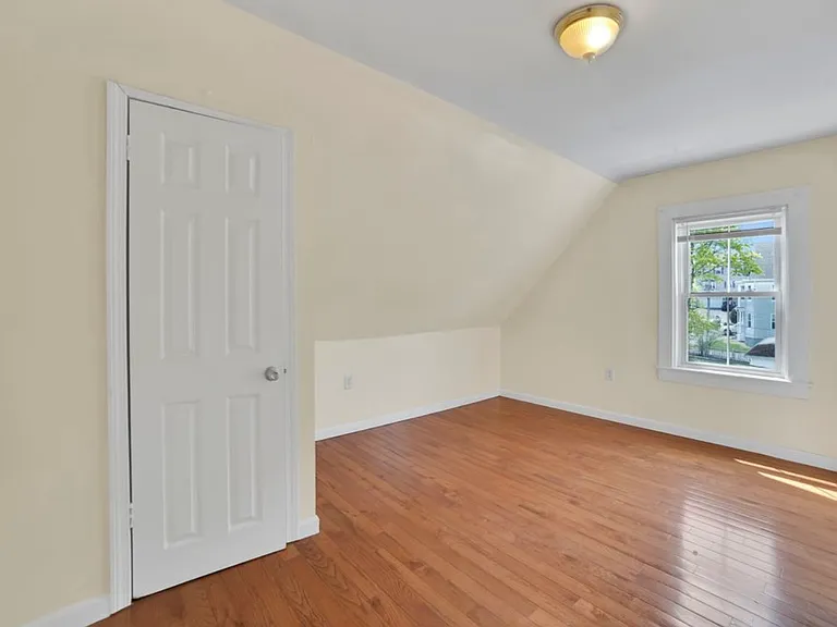 63 Albertina St — Photo 15