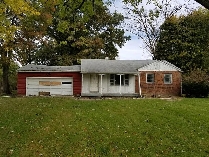 2056 Mayfair Dr photo 1