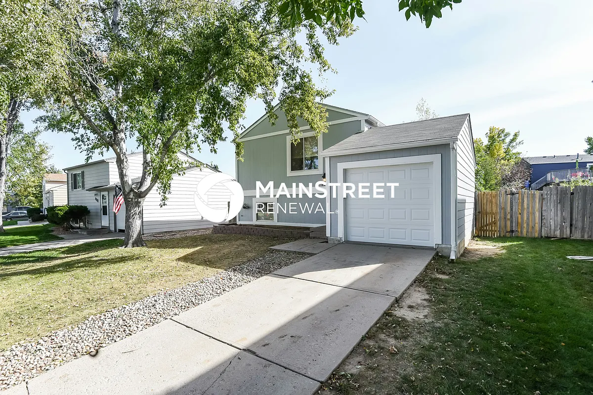 Front View - 9305 W 100th Cir