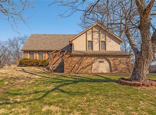 12326 Pinehurst Dr, Kansas City, KS 66109