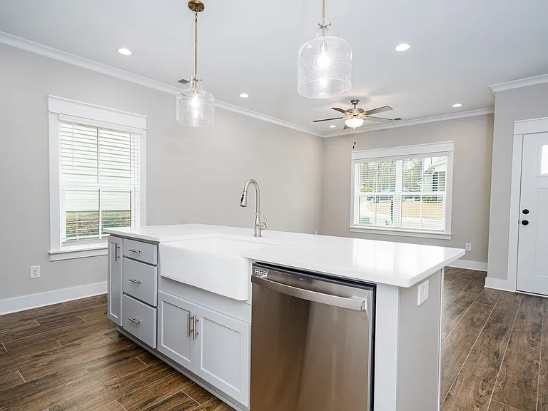 1524 Cottage Grv — Photo 3