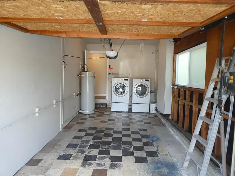 1605 Redwood Ave — Photo 25
