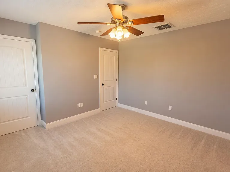 505 Capstone Dr — Photo 15