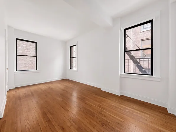 35 East 30th Street image 1 of 2