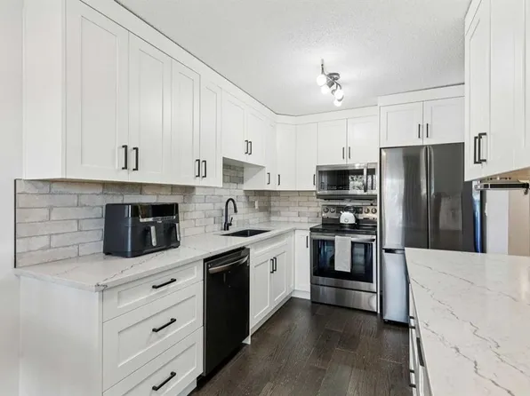 6100 E 4th Ave NE #128, Calgary, AB T2A 5Z8