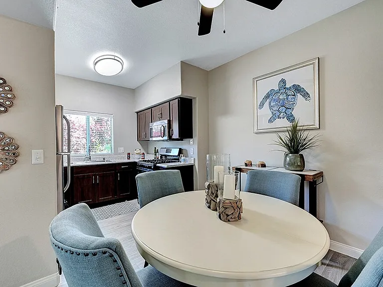 Canyon Villas Apartments — Photo 17
