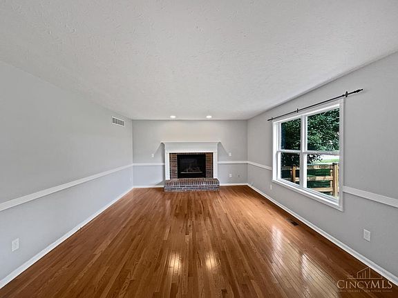 3rd image of 6336 Lansing Ct