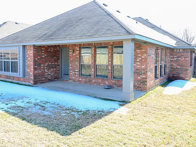 2204 Rockport Dr — Photo 27