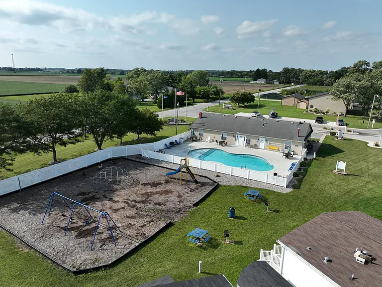 Perrysburg Estates — Photo 17