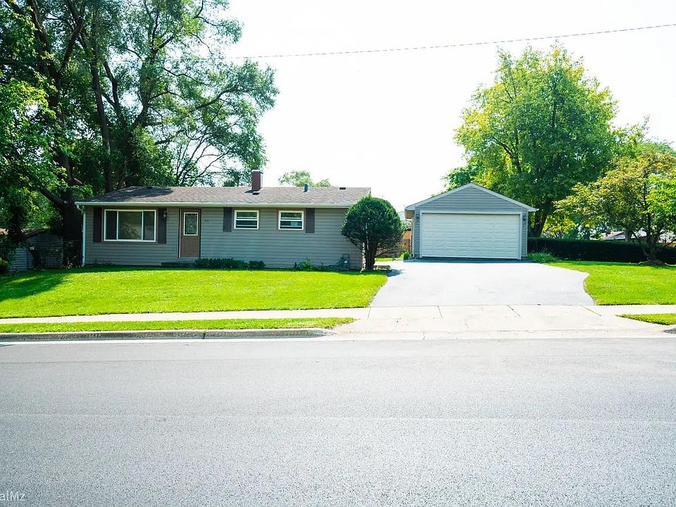 1st image of 49 Golfview Ln