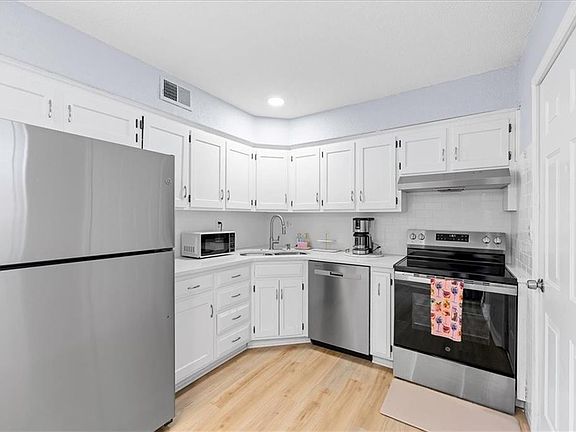 5th image of 104 E Sunrise Dr