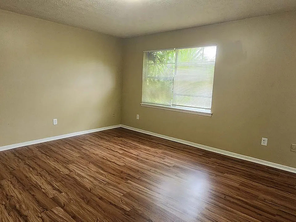 1135 Caliente Dr #2