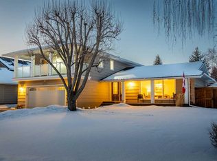 10723 S Willowfern Dr SE, Calgary, AB T2J1R3