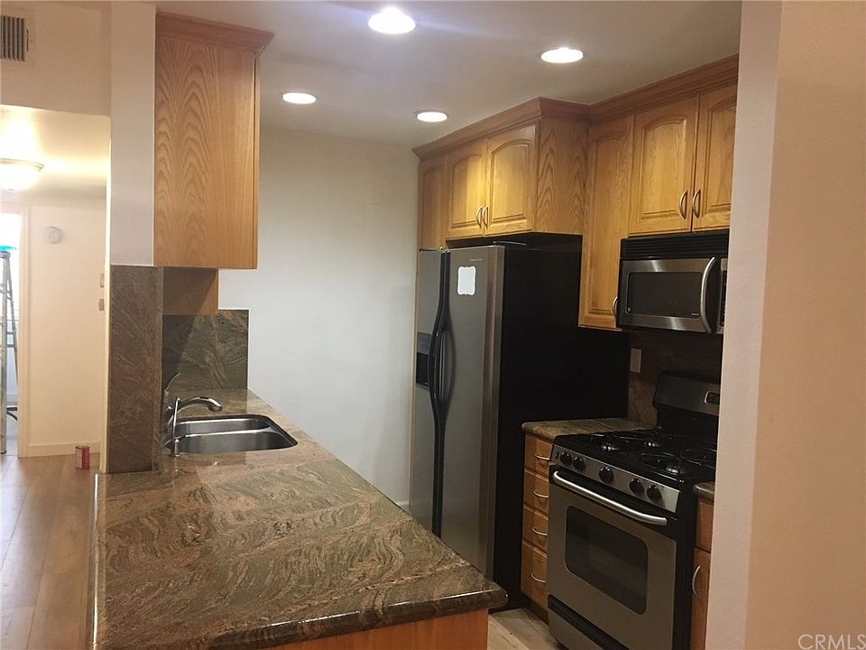 1st image of 18620 Hatteras St Unit 111