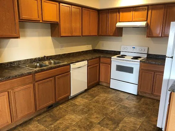 House For Lease — Photo 4