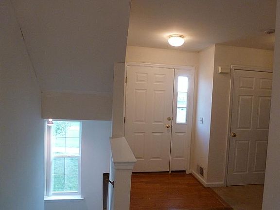2nd image of 2420 Gillian Ln
