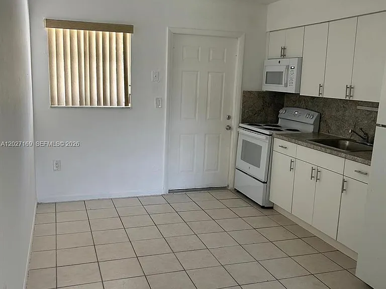 1923 SW 99th Ter — Photo 5