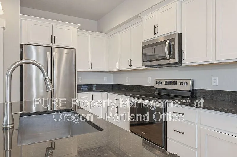 4 bed, 2.5 bath, 1902 sqft, $2,895 — Photo 3