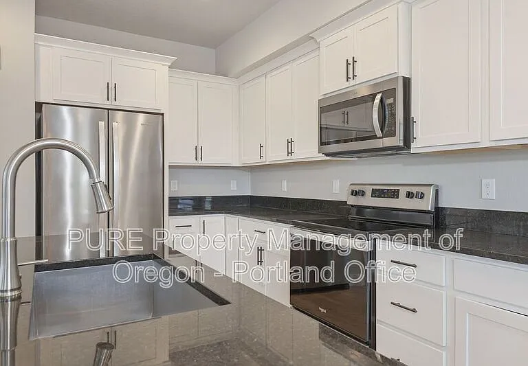 1730 NE Gilbert Ln — Photo 17