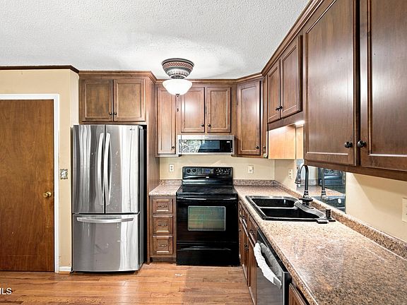 3rd image of 251 S Summer Sound Rd