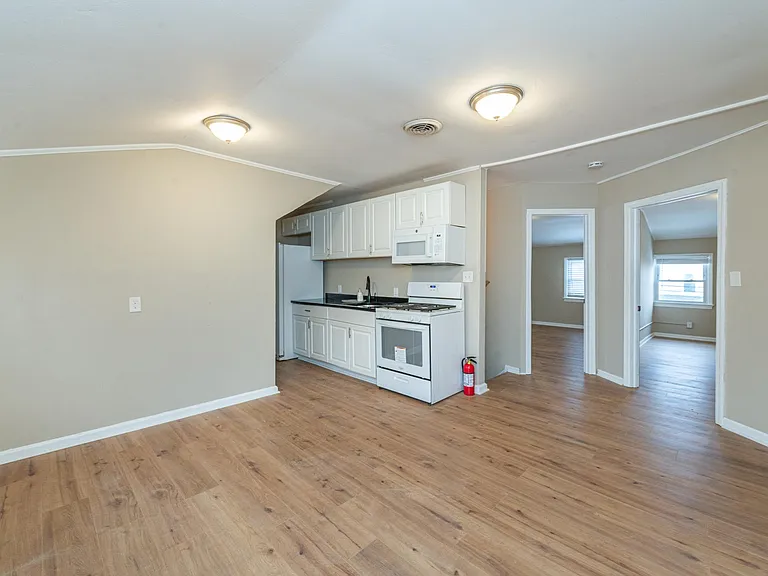 73 W Tremont Ter #2 — Photo 6