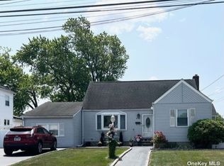 426 17th St, West Babylon, NY 11704