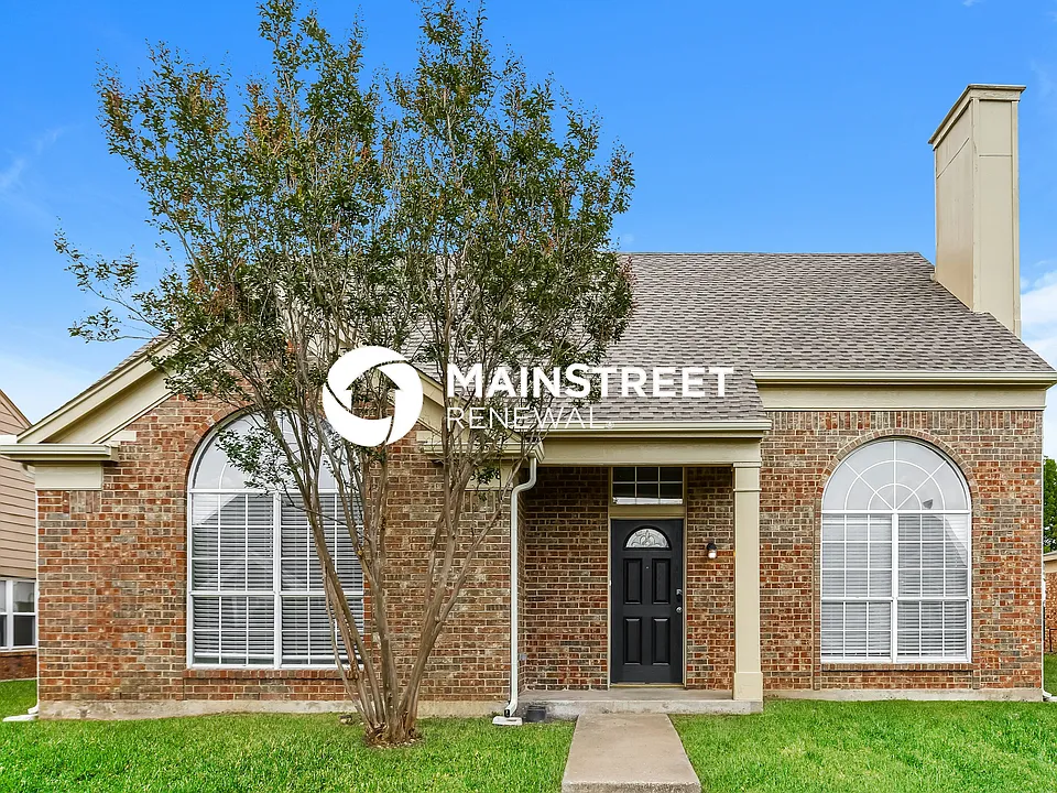 1328 E Miller Dr