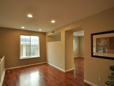 4th image of 319 Destino Cir
