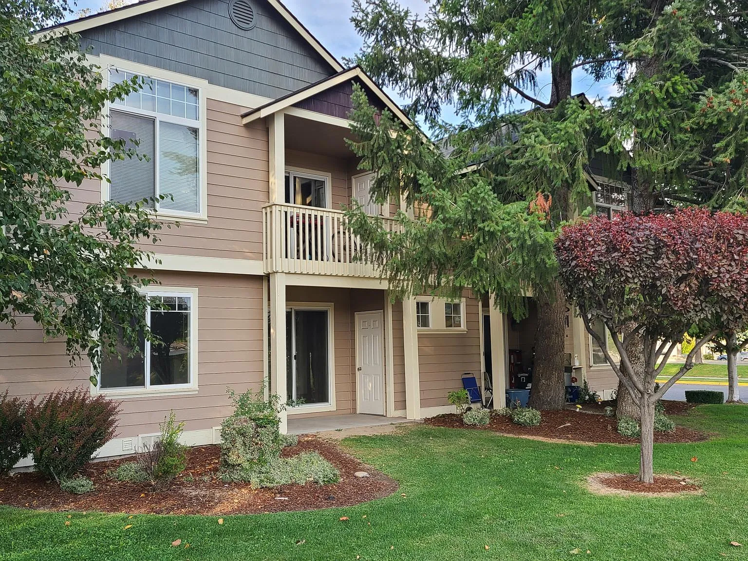 3 bed, 1200 sqft, $2,150 — Photo 1