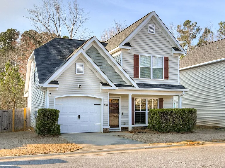 703 Sycamore Ct — Photo 2