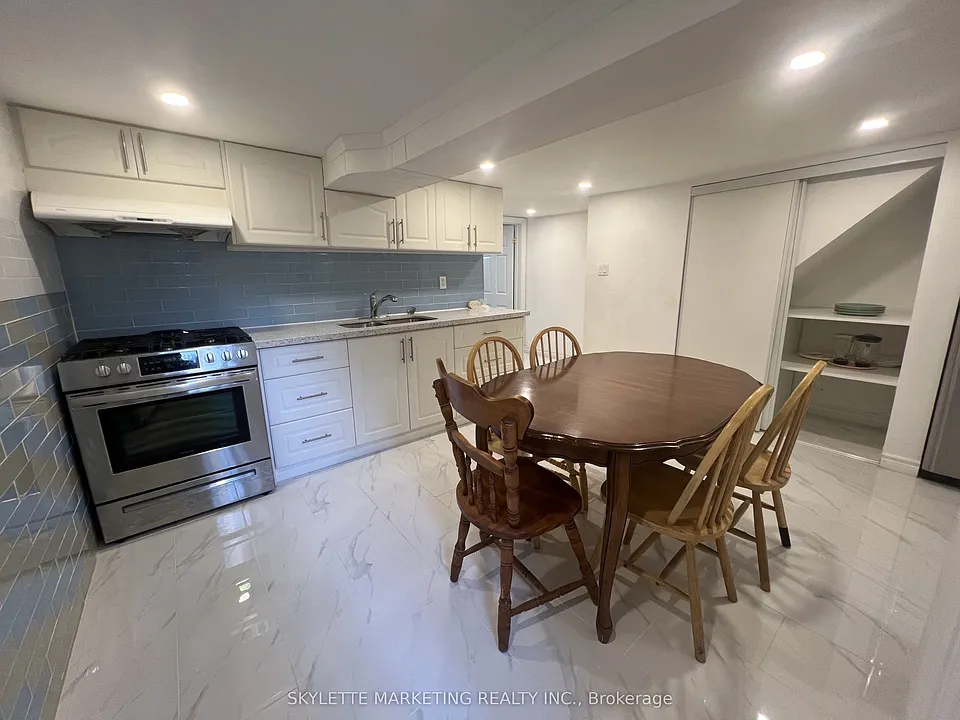 548 Dufferin St #BASEMENT