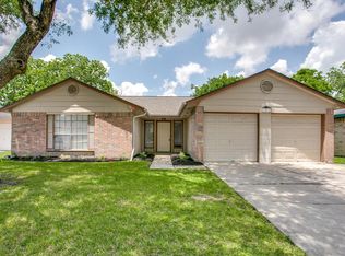 2530 Wheelwright Ln, Friendswood, TX 77546
